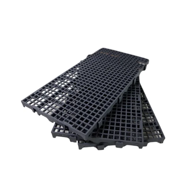 Estrado de Plástico Leve, Preto – Resistência e Praticidade